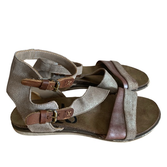 OTBT Women's March On Flat Sandals Grey Silver Metallic Brown Leather Comfy! - Picture 3 of 10